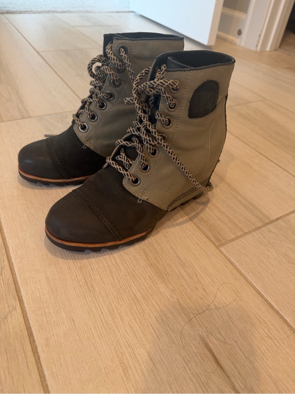 Sorel Olive and Black Lace-Up Women's Boots
